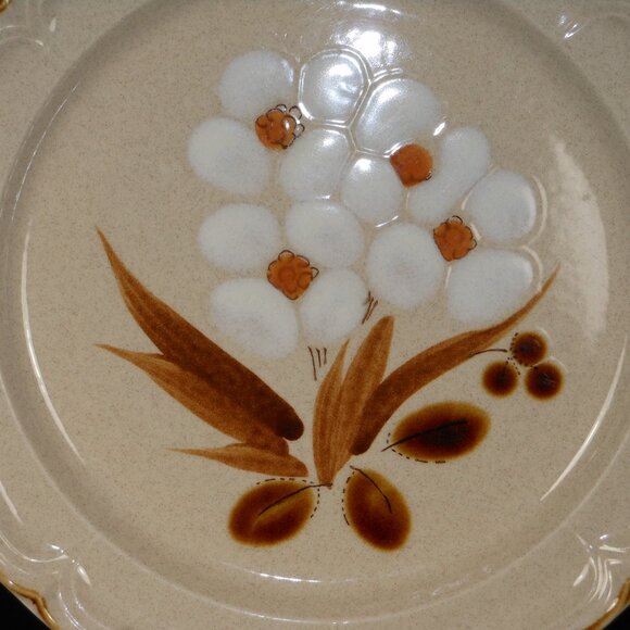12" stoneware serving plate. The Classic by Hearthside Castlewood Japan - Picture 3 of 6